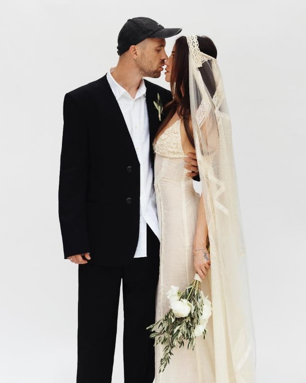 Екологічна сукня "бохо" та лише близькі люди: яким було весілля Дорофєєвої та Кацуріна - фото 1