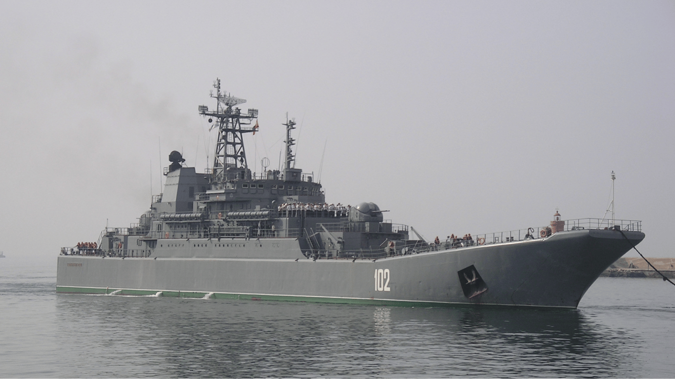 Ekspertët emëruan anije që mund të ishin dëmtuar për shkak të sulmit në Sevastopol - 304x171