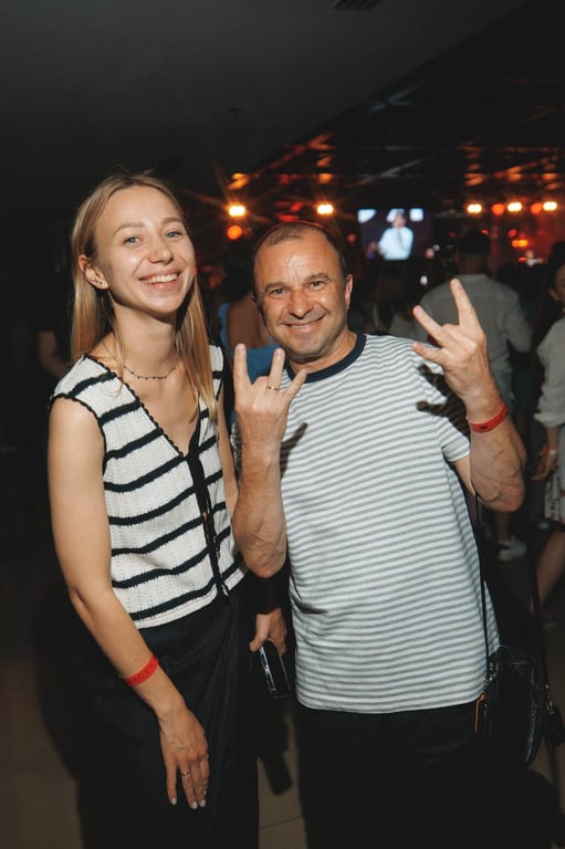 Гурт "БЕЗ ОБМЕЖЕНЬ" зібрав більше мільйона гривень для ЗСУ на концертах у Києві - фото 2