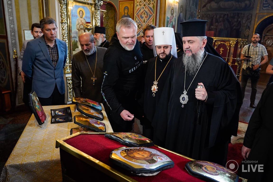 освячення ікон на бронеплитах