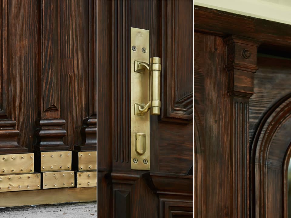Відреставровані двері в Одесі. Фото: "Тисячі дверей".