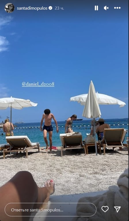 Санта Димопулос поразила рельефным телом на пляже Монако - фото 2