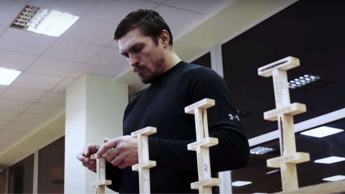 Александр Усик