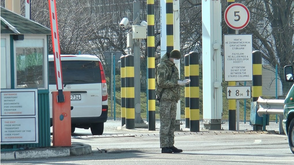 Если волонтер уехал за границу и не вернулся в Украину — ответственность