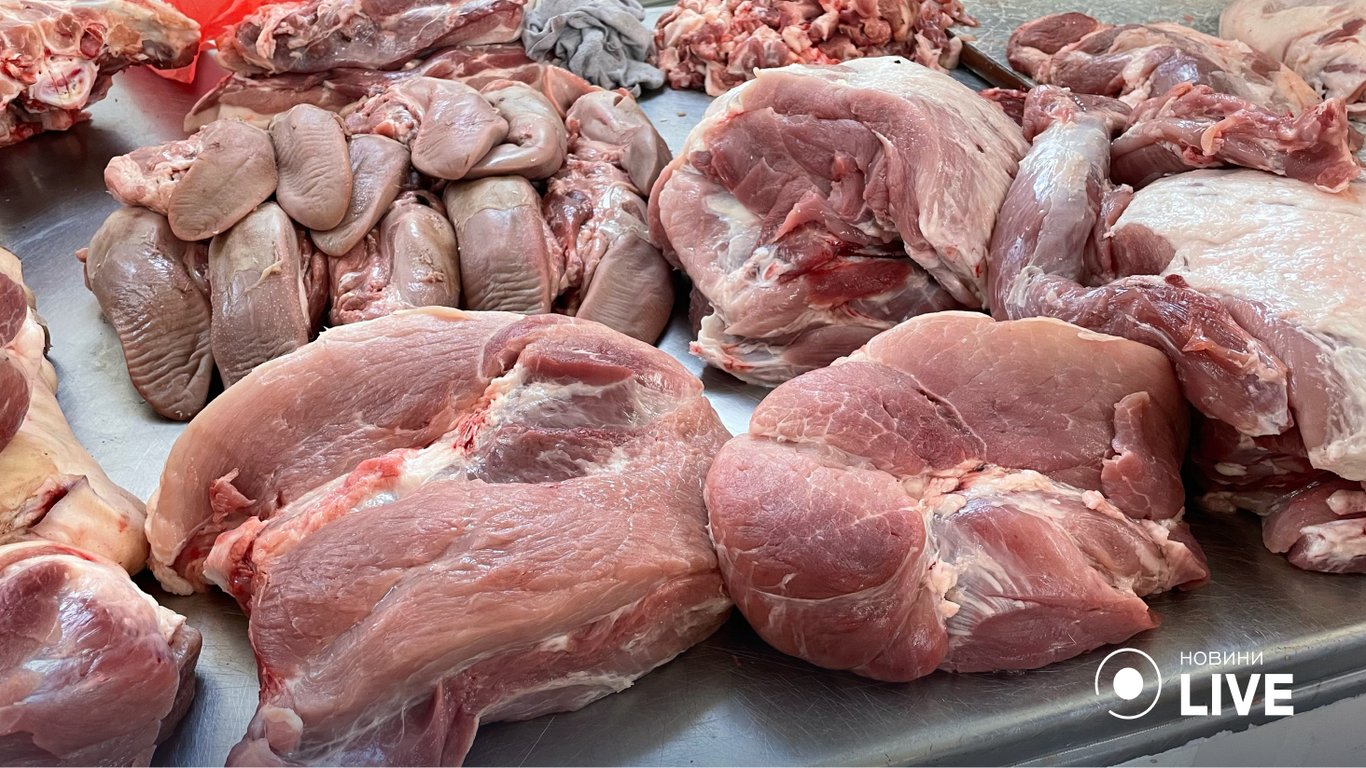 Свинина 170 гривень за кілограм. 