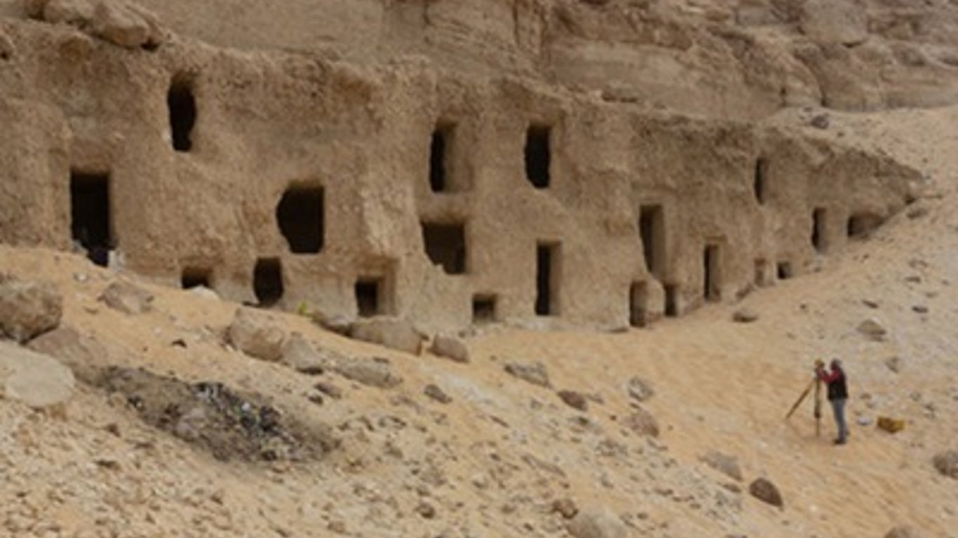 Часи Стародавнього царства: у Єгипті виявили 300 гробниць - 290x166