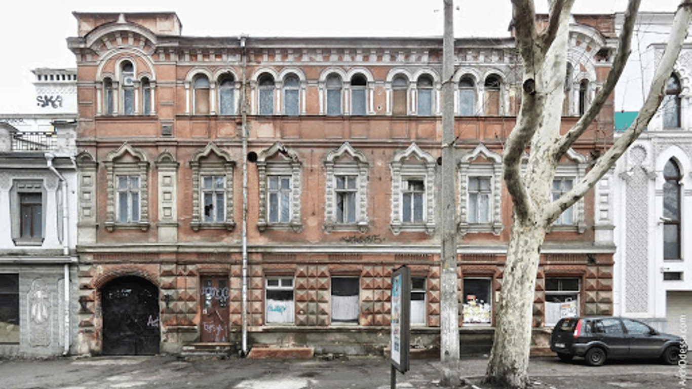 В Одессе второй день подряд застройщик уничтожает типографию Фесенко