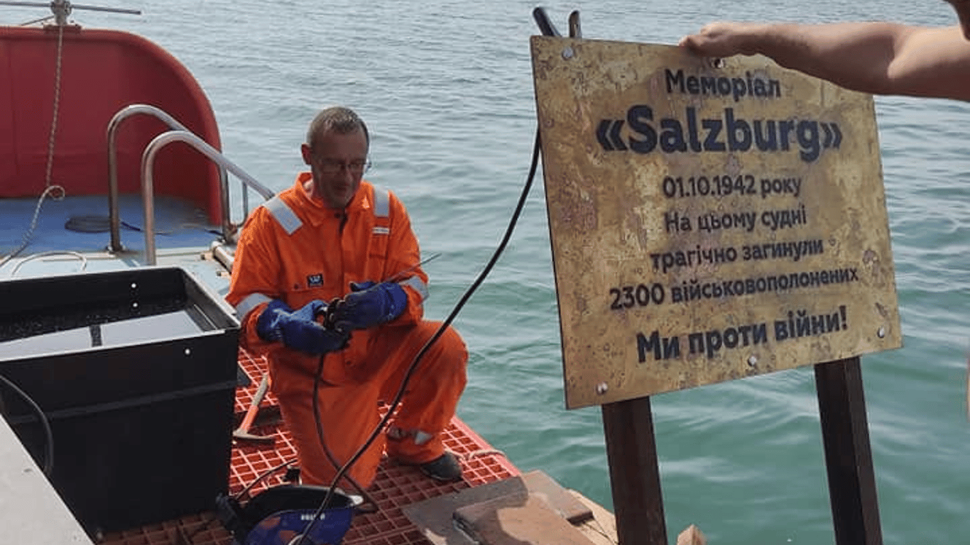 Одеські дайвери встановили меморіал у морі на честь тисячам потонулих воїнів