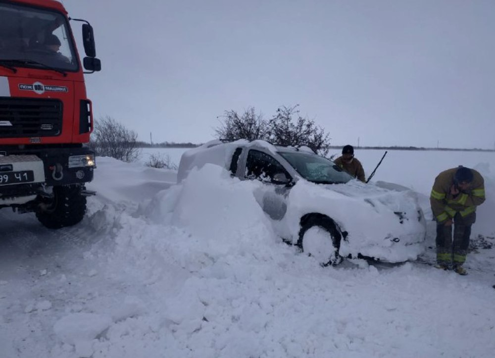 ДТП на дорогах та повалені дерева: наслідки хуртовини в Одесі