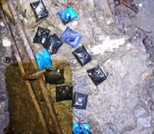 Одеські Нацгвардійці затримали чоловіка з “солями”: у нього вилучили понад 20 згортків закладок. Фото