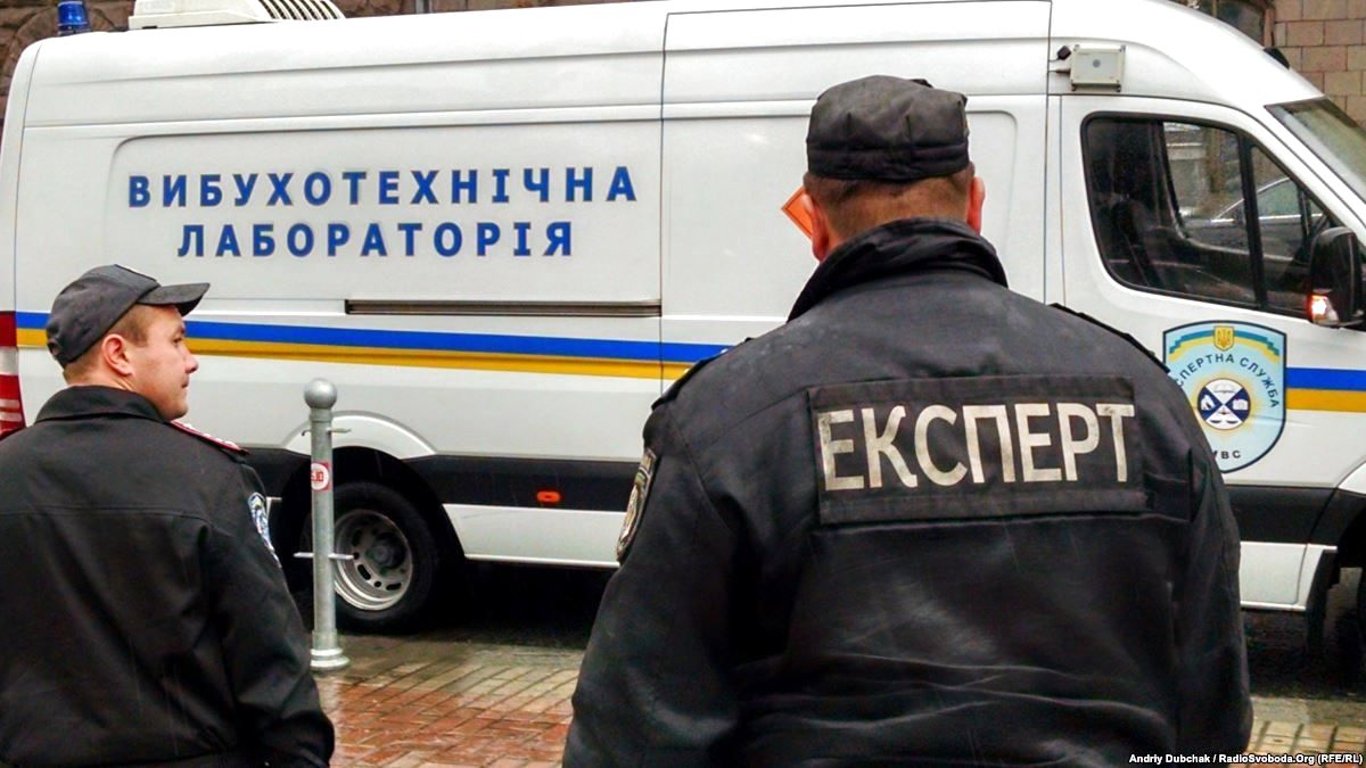 В Одесі "замінували" два суди - на місці працювали вибухотехніки - 290x166