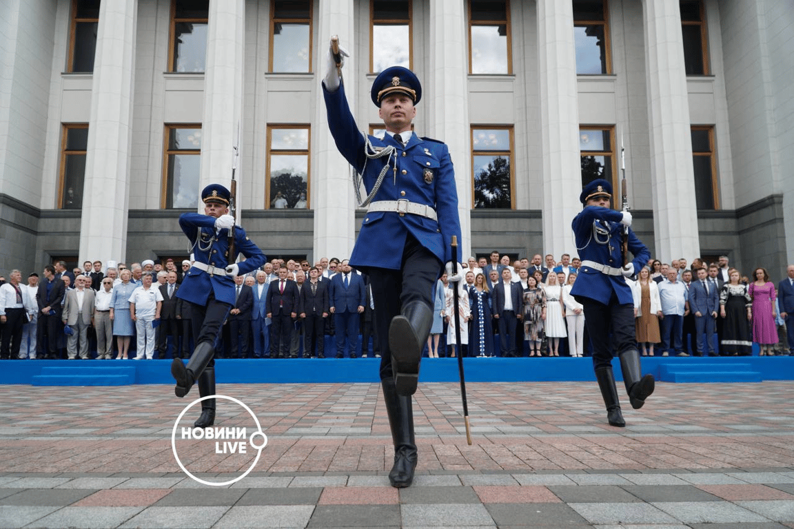 У Раді розпочали урочисте засідання до Дня Конституції України