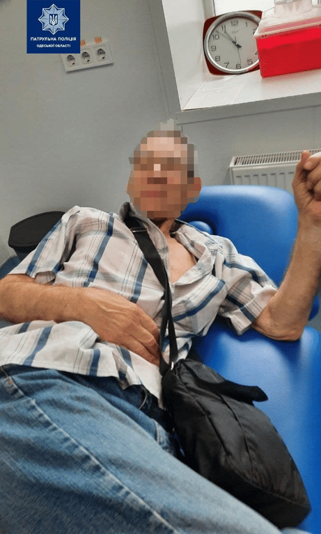 В Одесі врятували чоловіка, якому стало за кермом під час їзди