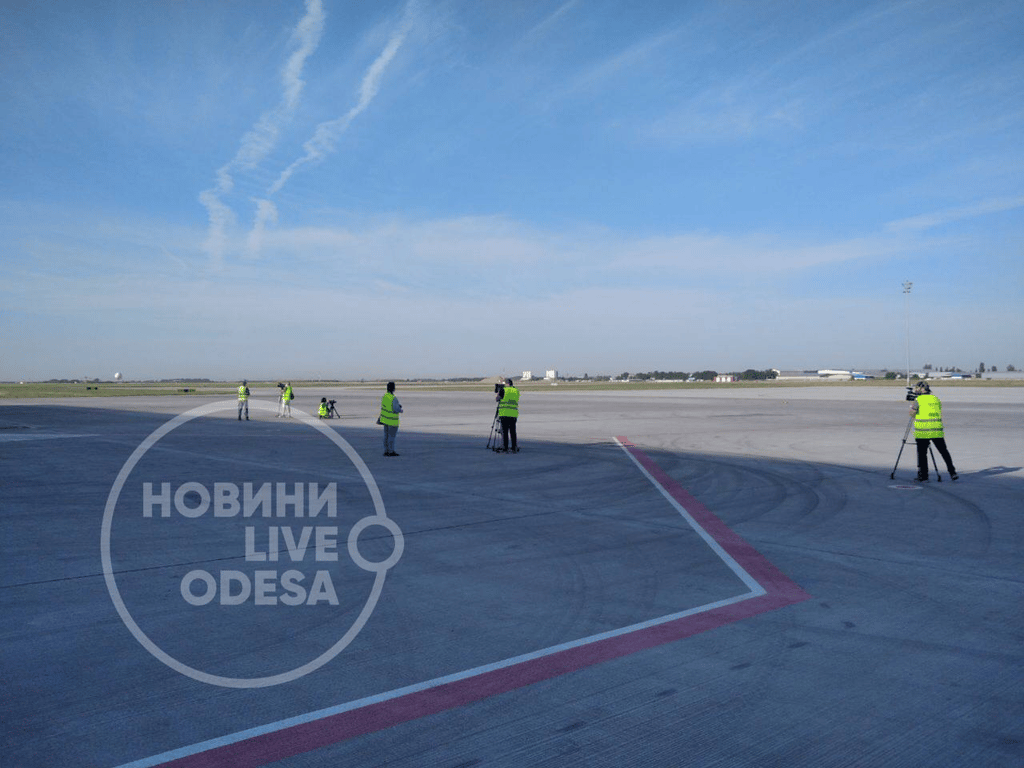 В Одеському аеропорту відкрили злітно-посадкову смугу