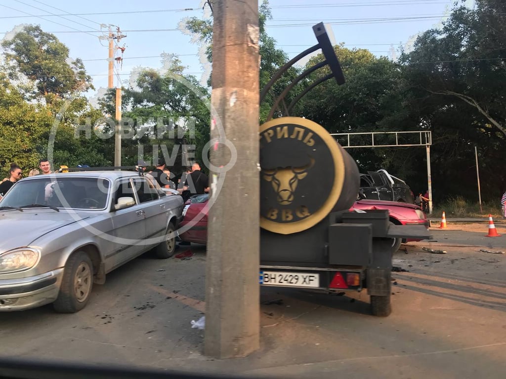 Авария с Mitsubishi возле Молодой гвардии в Одессе