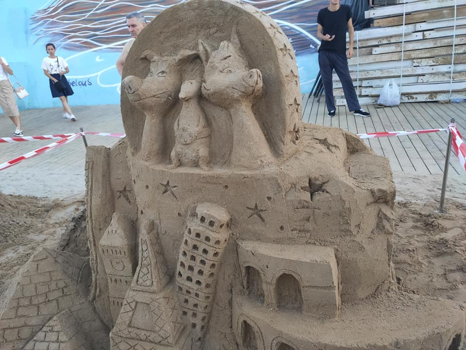 На одеському пляжі відбувся фестиваль піщаних скульптур - фото