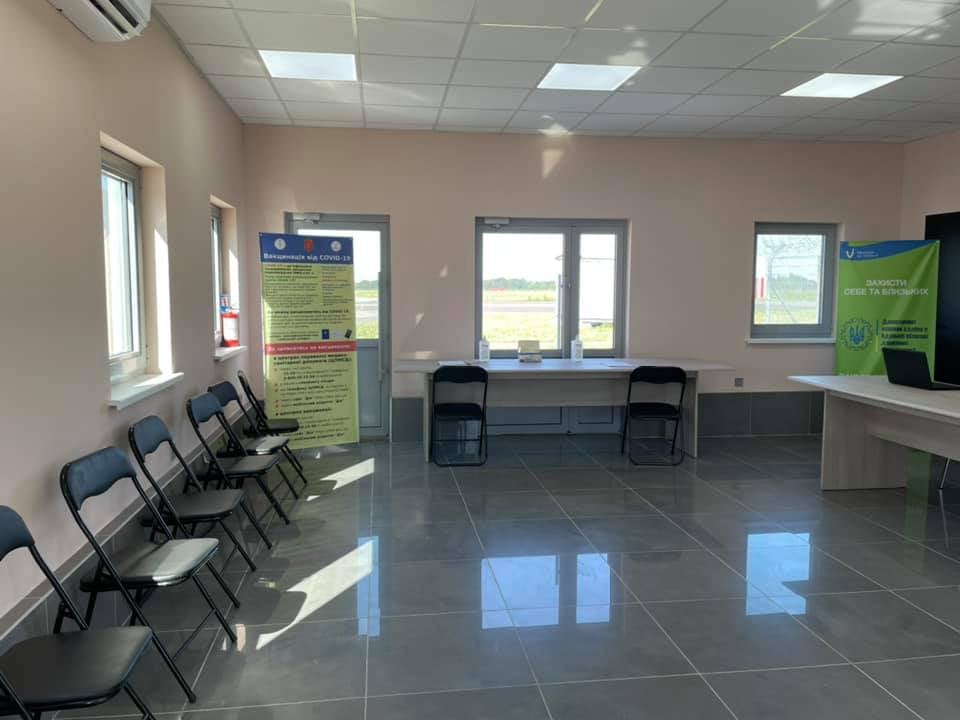 В Одеському міжнародному аеропорту відкрили ще один центр масової вакц
