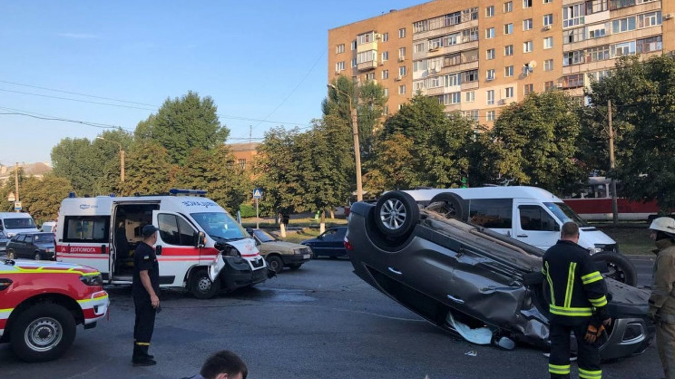 В Харькове, 17 августа, произошло ДТП с участием скорой - видео