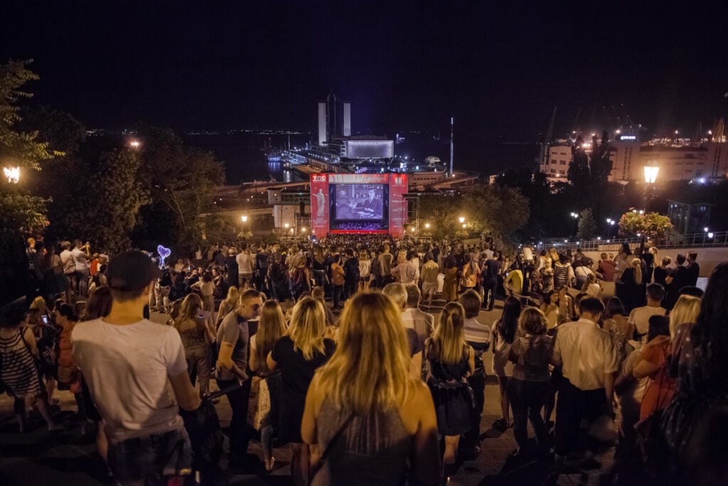 Вручення нагород та безкоштовне кіно: церемонія закриття 12 ОМКФ вперш