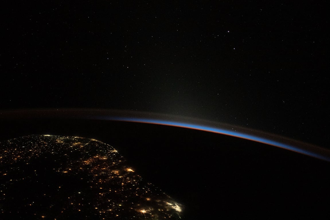 Земля вночі з космосу