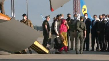 У Києві приземлився літак з евакуйованими з Афганістану