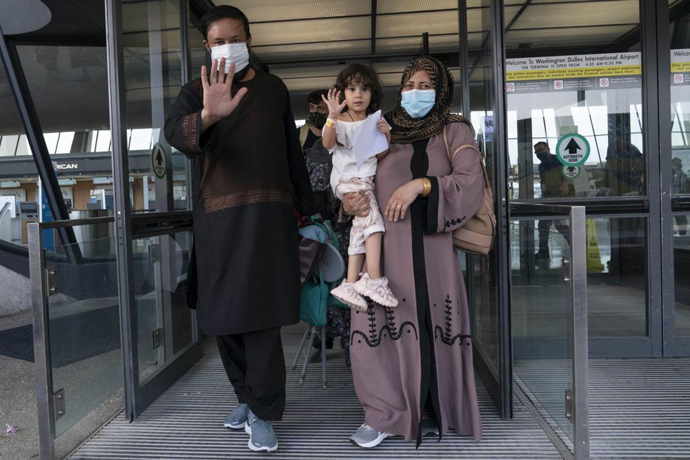 евакуація афганців, аеропорт Кабула, біженці в Україні