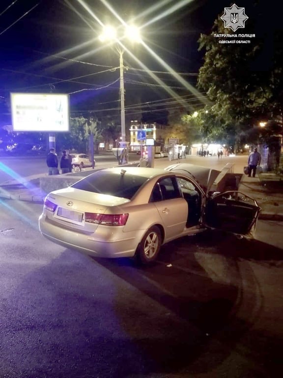 Водія та пасажирку шпиталізували: в Одесі біля залізничного вокзалу Hy