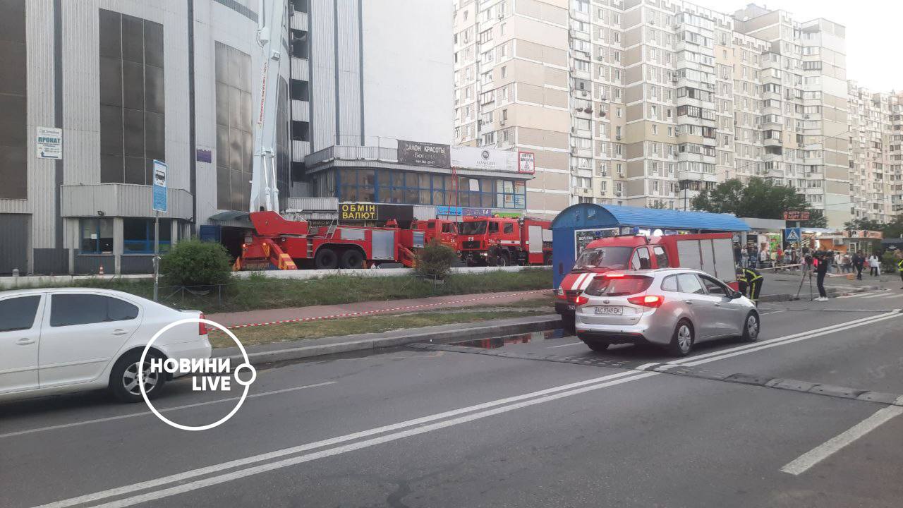 Пожар в бизнес-центре Колизей в Киеве