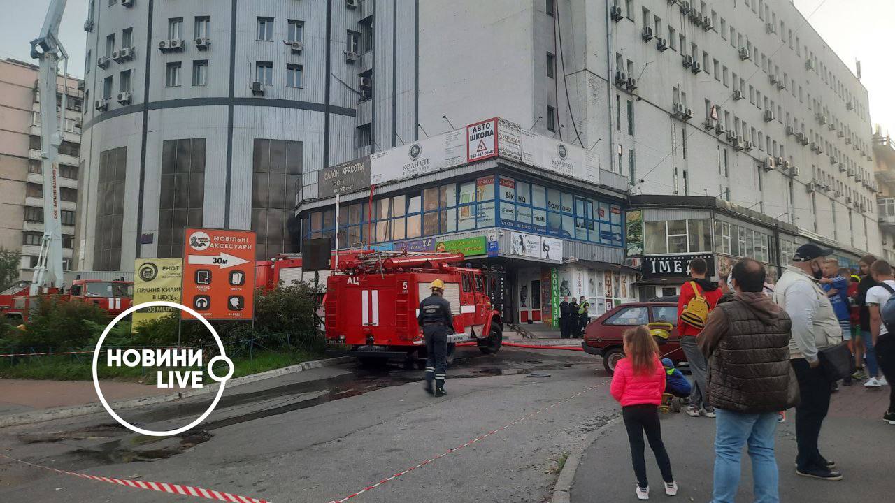 Пожар в бизнес-центре Колизей в Киеве