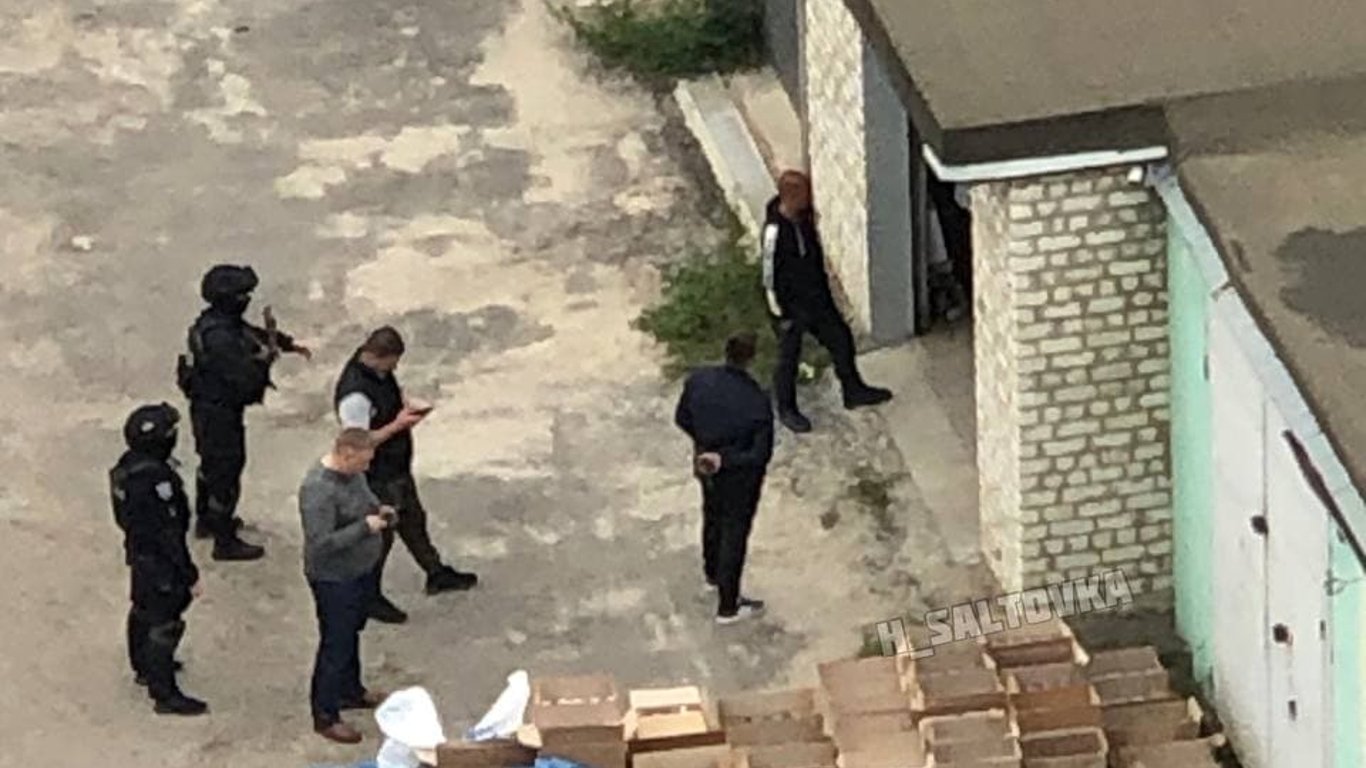 В Харькове силовики обнаружили в гаража партию незаконных сигарет