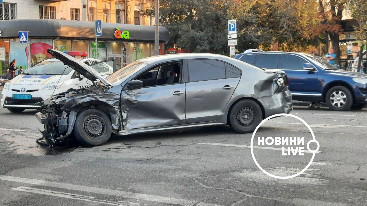 Volkswagen зіткнувся з Lexus