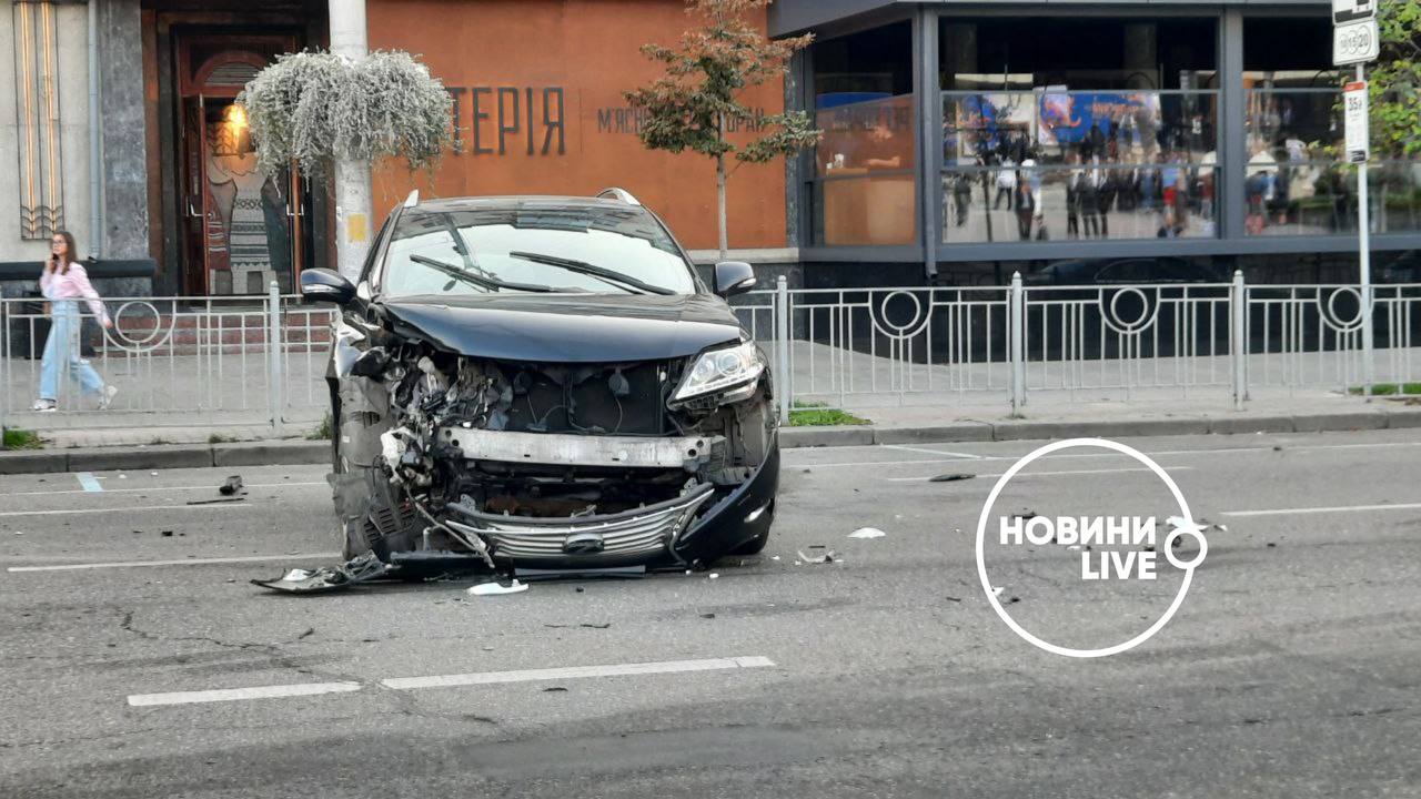 Volkswagen зіткнувся з Lexus