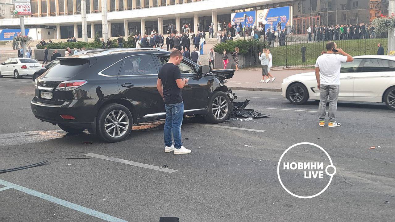 Volkswagen зіткнувся з Lexus