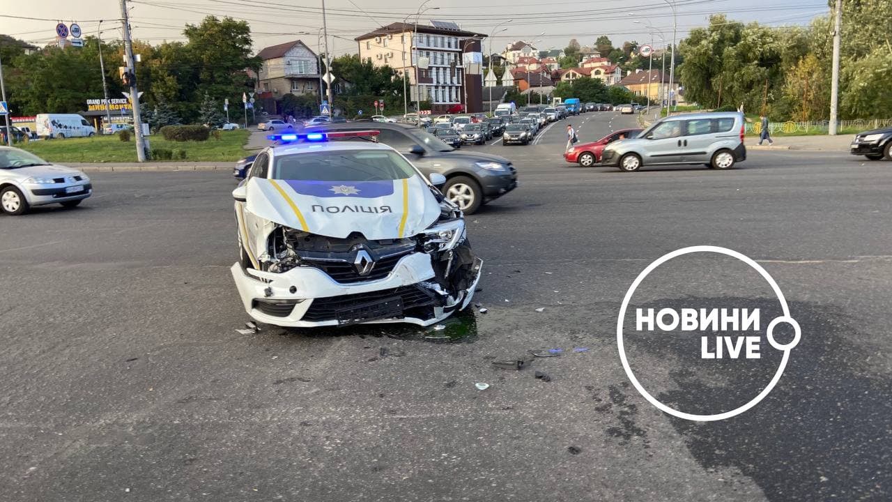 ДТП в Києві з патрульним авто