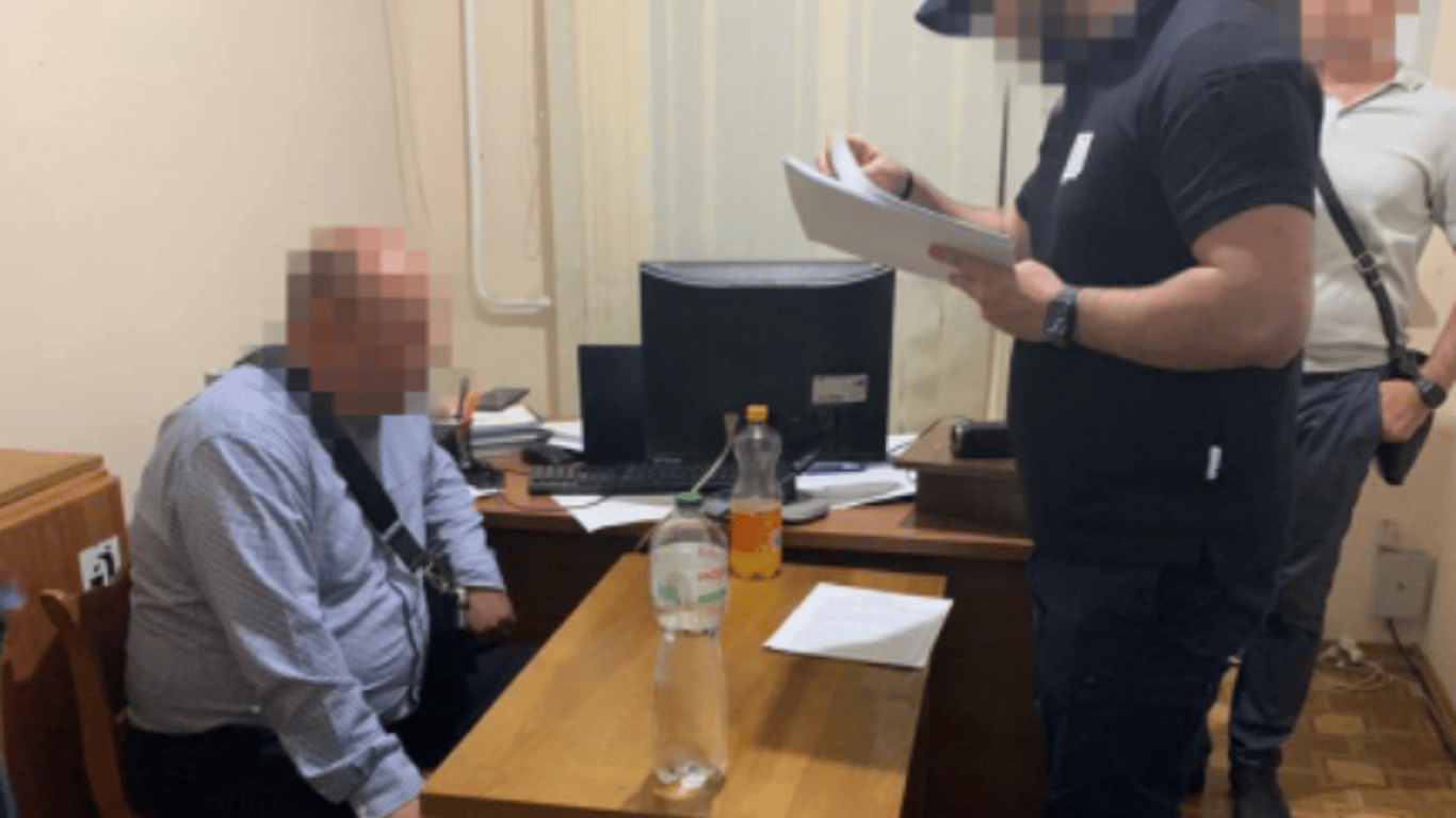В Одеській області керівник станції туристичної поліції погорів на хабарі