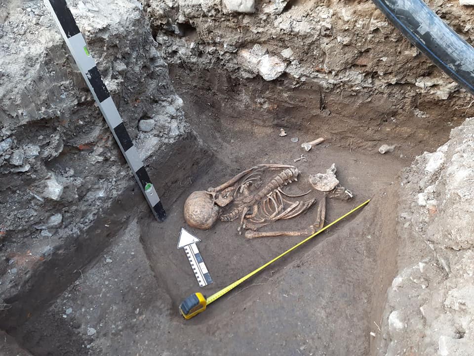 Древнее захоронение женщины в Каменце-Подольском