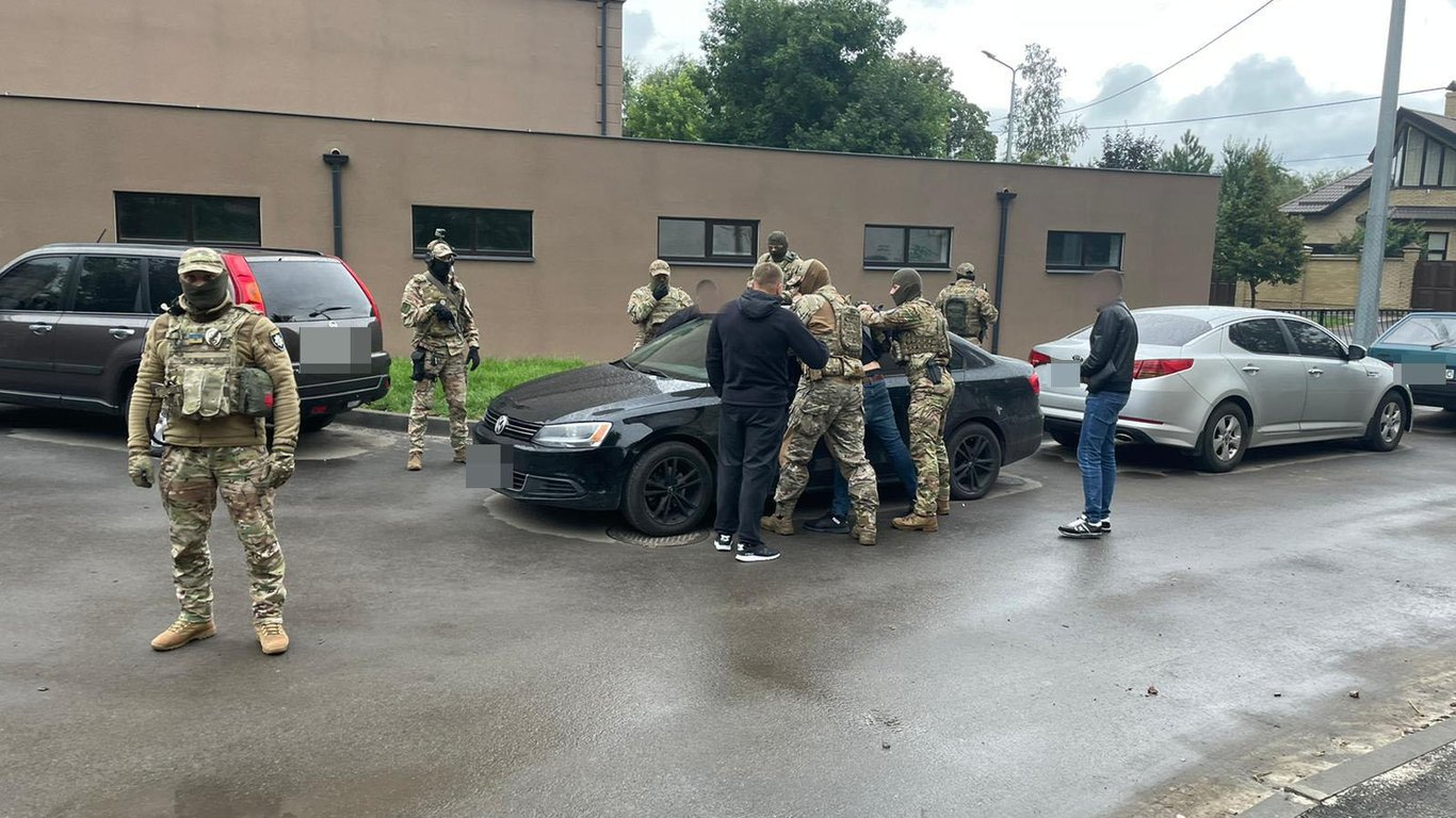 Поліцейські викрили у Харкові наркоторговця – продавав канабіс та працював у шахрайському call-центрі