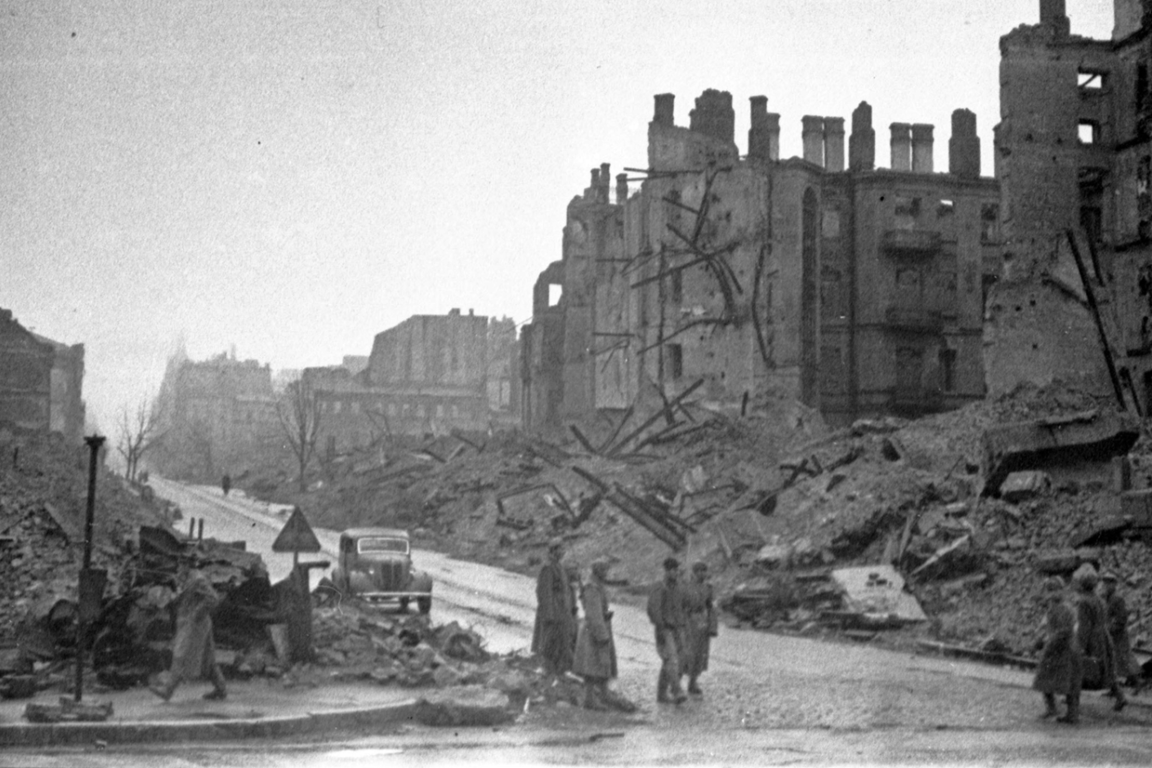 Теперішня вулиця Прорізна у 1943 чи 1944 році