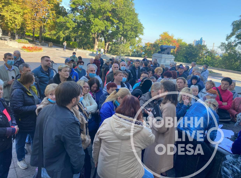 В Одессе митингуют из-за начисления несуществующих долгов и угрозы