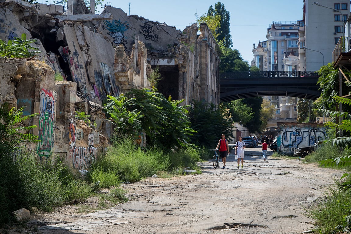 В Одесі депутатка міськради запропонувала перенести всі стрип-клуби на