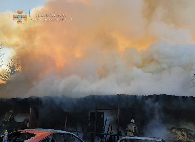 В Харькове сгорел столярный цех