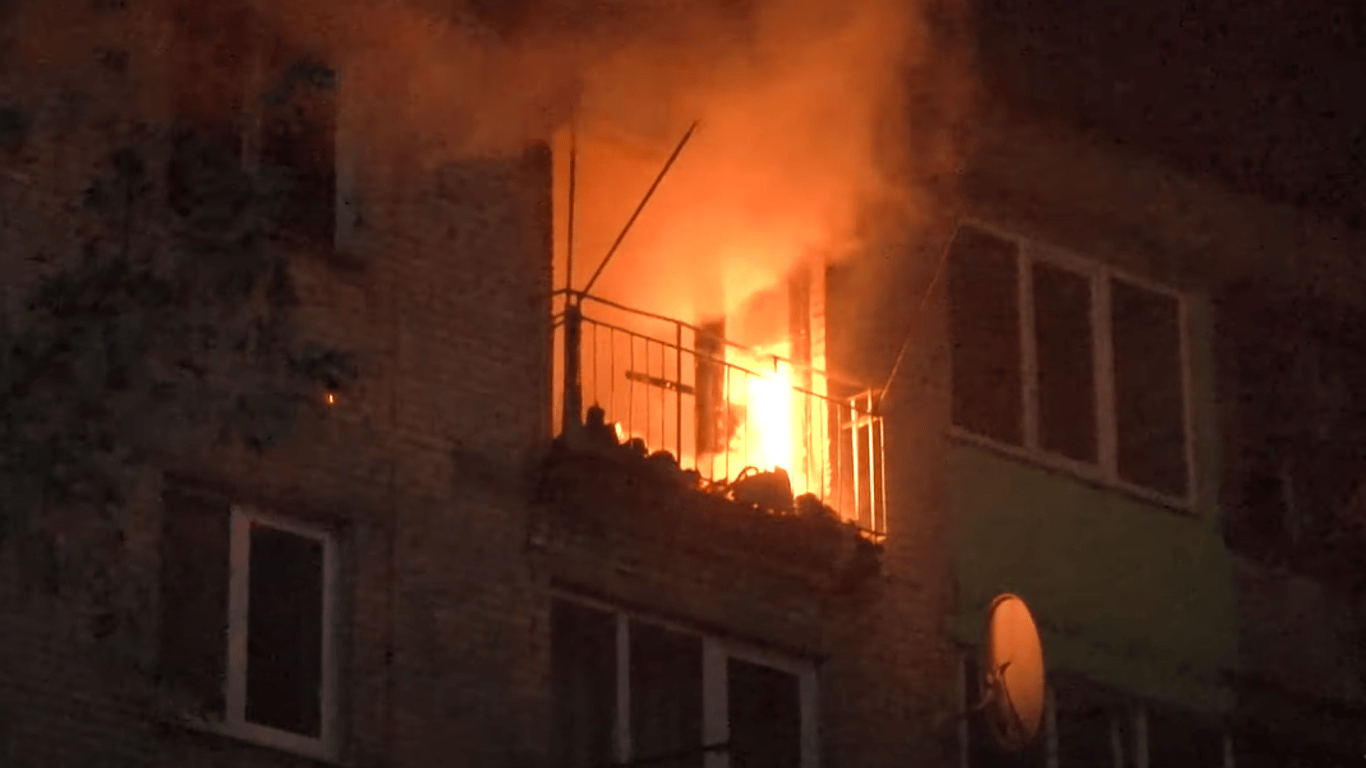 Во Львове горела пятиэтажка: есть ли пострадавшие. Видео - 290x166