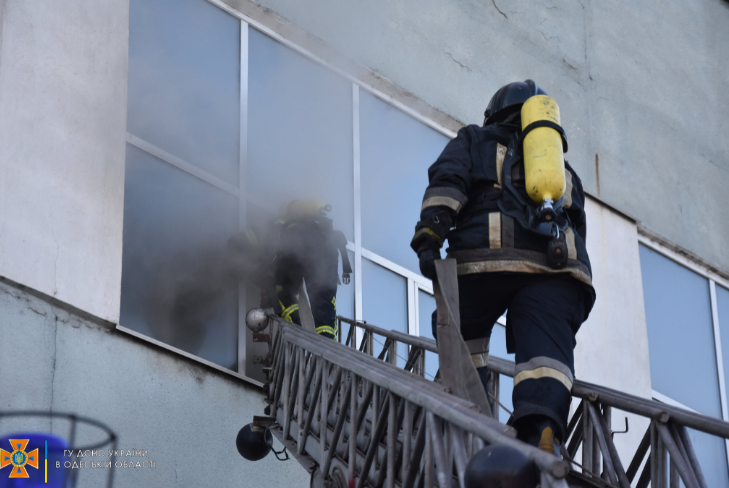 В Одессе произошел пожар на заводе Одескабель