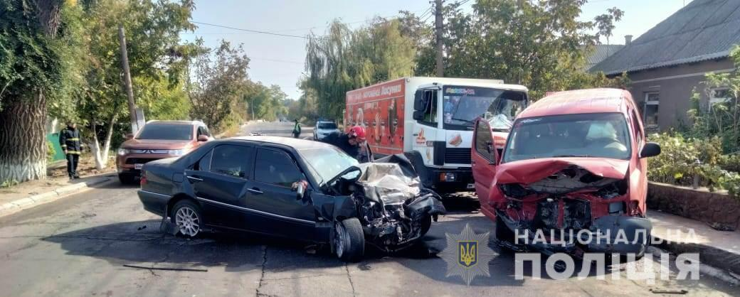 В Одеській області водій легковика насмерть влетів у мікроавтобус