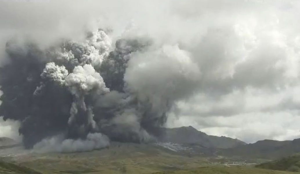 Извержение вулкана Асо