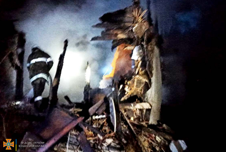 В Одесской области пожар уничтожил крышу дома и имущество жильцов