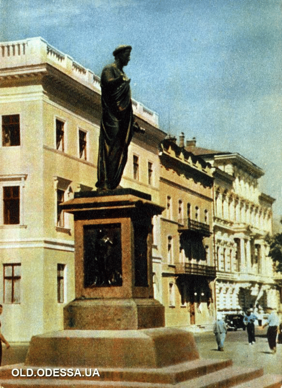 Фотографії пам'ятника Дюку