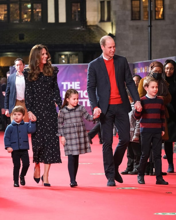 Кейт Миддлтон и принц Уильм с детьми улетели в отпуск