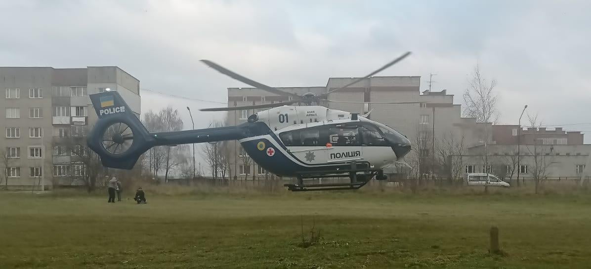 У Львові пацієнта доставили поліцейським гелікоптером