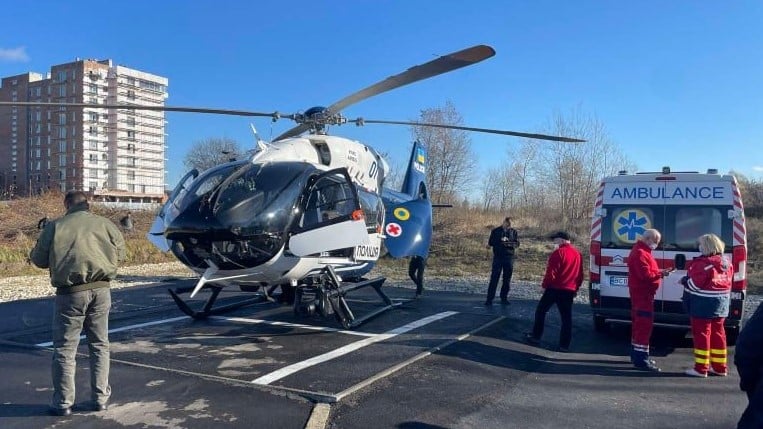 У Львові пацієнта доставили поліцейським гелікоптером